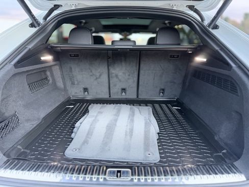Used 2025 Audi Q8 Premium image 6