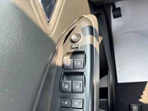 Used 2022 Chevrolet Colorado LT w/ LT Convenience Package AWD/4WD image 17