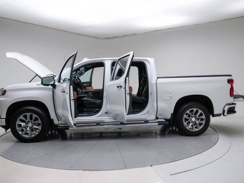 Used 2019 Chevrolet Silverado 1500 High Country w/ Technology Package image 18