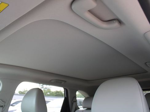 Certified 2025 Kia Sorento S w/ Panoramic Sunroof Package image 60