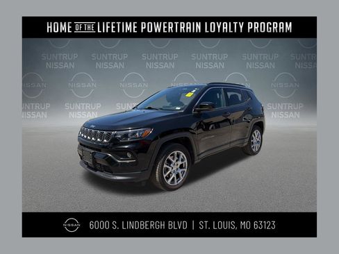 Used 2024 Jeep Compass Latitude AWD/4WD image 1
