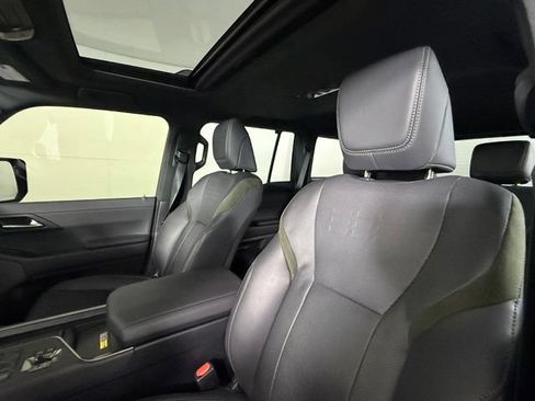 Used 2024 Lexus GX 550 AWD/4WD image 16