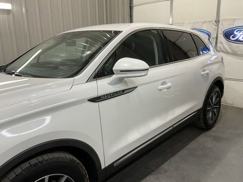 Used 2022 Lincoln Nautilus FWD image 5