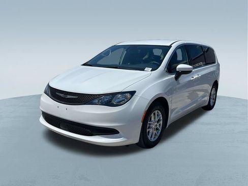 Used 2023 Chrysler Voyager LX FWD image 9