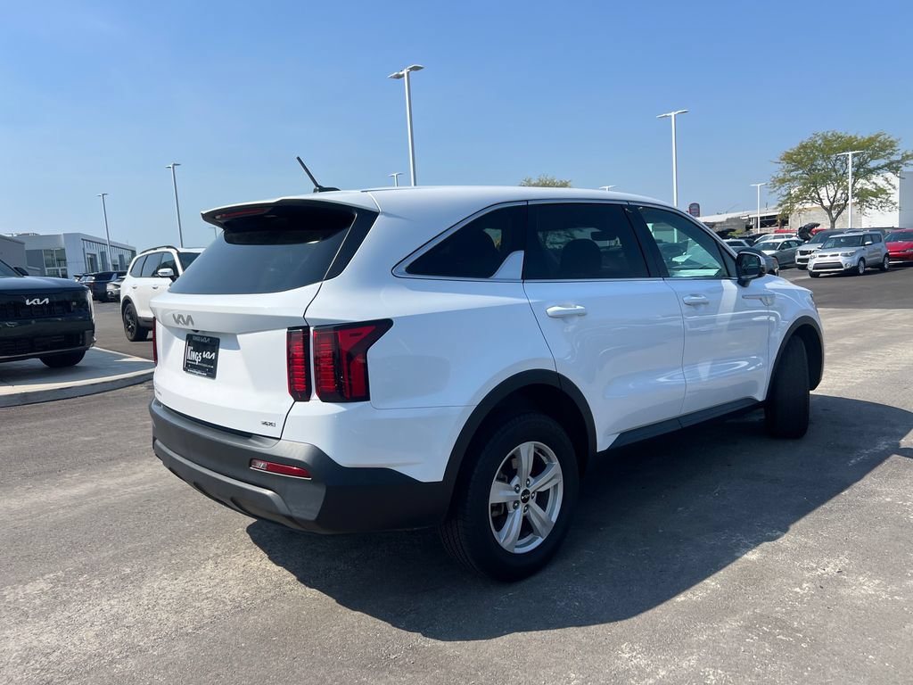 Certified 2023 Kia Sorento LX AWD/4WD image 4