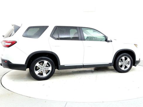 Used 2025 Honda Pilot EX-L image 6