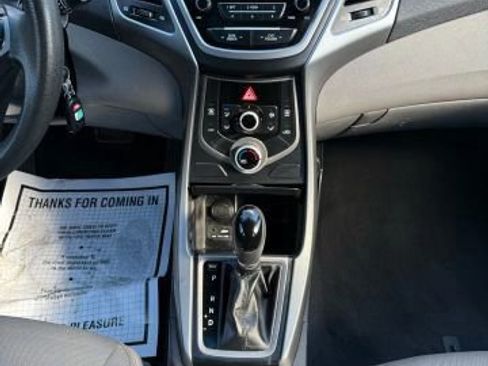 Used 2015 Hyundai Elantra SE image 19