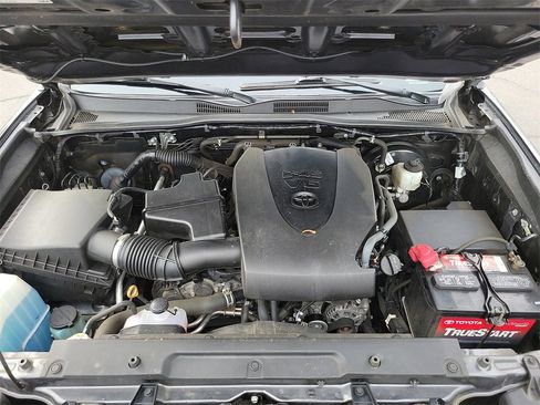 Used 2020 Toyota Tacoma TRD Sport image 28