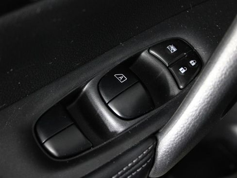 Used 2018 Nissan Rogue SV image 21