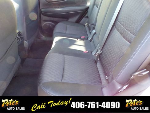 Used 2018 Nissan Rogue S image 12