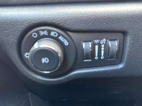 New 2026 Chrysler Pacifica Select FWD image 18