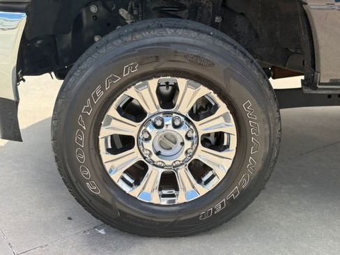 Used 2019 Ford F250 XLT w/ XLT Premium Package image 16