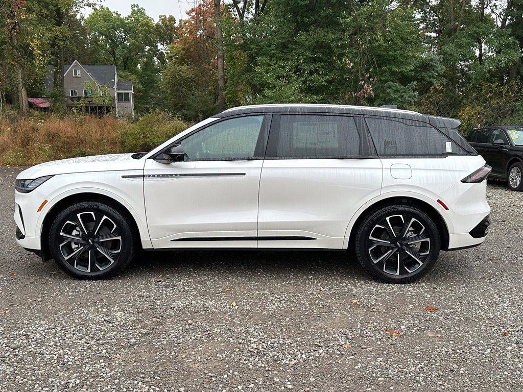 New 2026 Lincoln Nautilus Reserve AWD/4WD image 2
