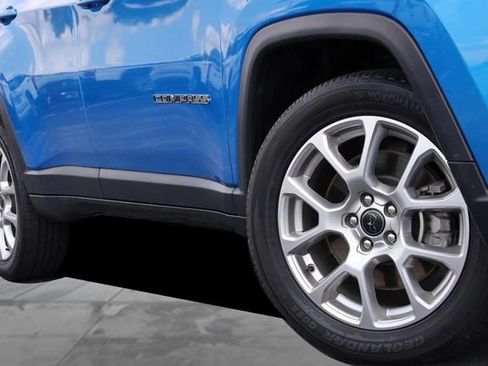 Used 2025 Jeep Compass Limited AWD/4WD image 3