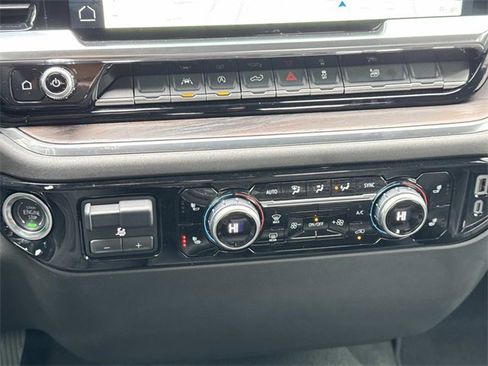 Used 2025 GMC Sierra 1500 SLT image 5