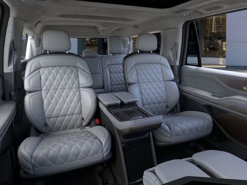 Certified 2025 Lincoln Navigator L Black Label AWD/4WD image 14