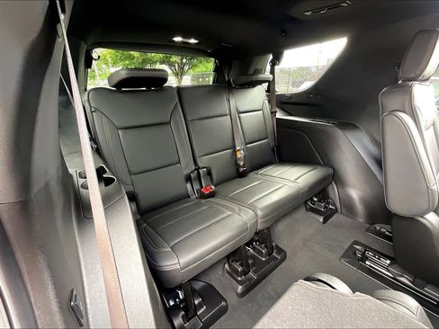 Used 2026 Chevrolet Tahoe High Country AWD/4WD image 32