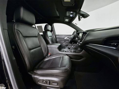 Used 2022 Chevrolet Traverse LT w/ LT Premium Package FWD image 32