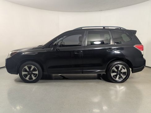Used 2017 Subaru Forester 2.5i Premium AWD/4WD image 4