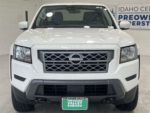 Used 2023 Nissan Frontier SV image 3