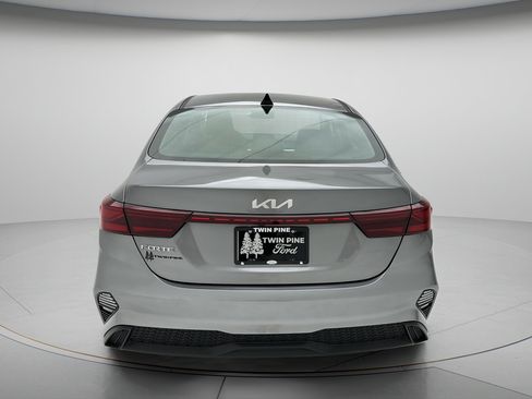 Used 2024 Kia Forte LXS w/ LXS Technology Package FWD image 7