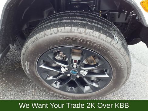 Used 2024 Jeep Wrangler Unlimited Sahara w/ Technology Group AWD/4WD image 22