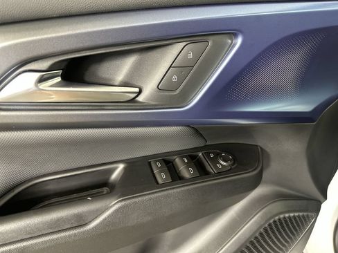 Used 2026 Chevrolet Equinox EV LT w/ LPO, Blackout Package FWD image 26