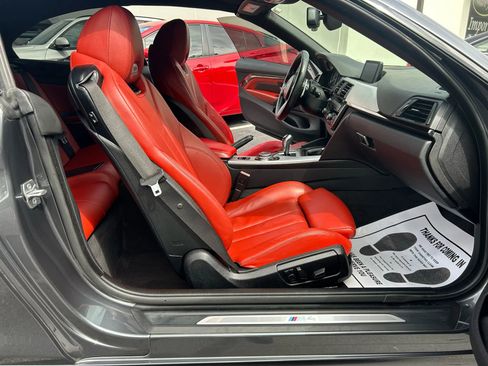 Used 2015 BMW M4 Convertible image 52