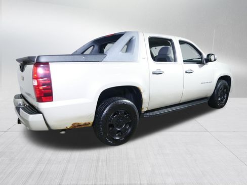 Used 2009 Chevrolet Avalanche LS w/ Convenience Package #1 AWD/4WD image 7