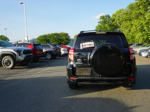 Used 2011 Toyota RAV4 Limited w/ Limited Extra Value Pkg AWD/4WD image 4