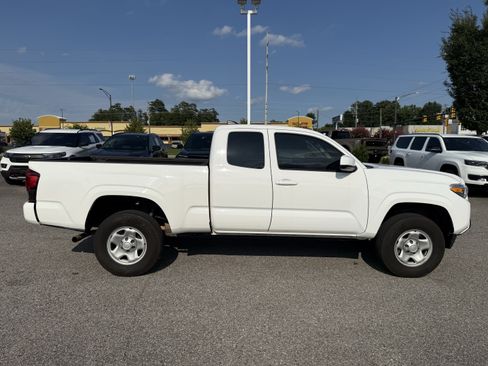 Used 2021 Toyota Tacoma SR w/ SR Convenience Package RWD image 11