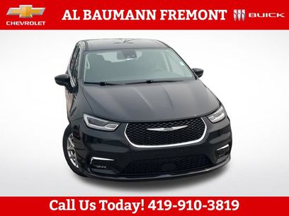 Used 2023 Chrysler Pacifica Touring-L