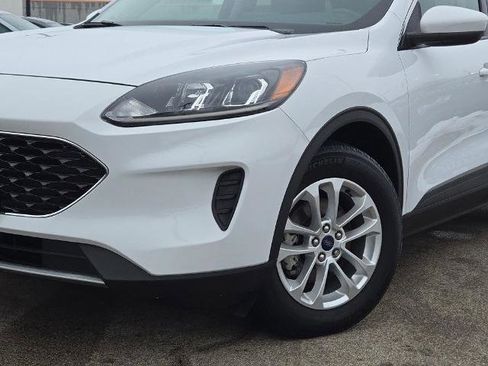 Certified 2020 Ford Escape SE image 3