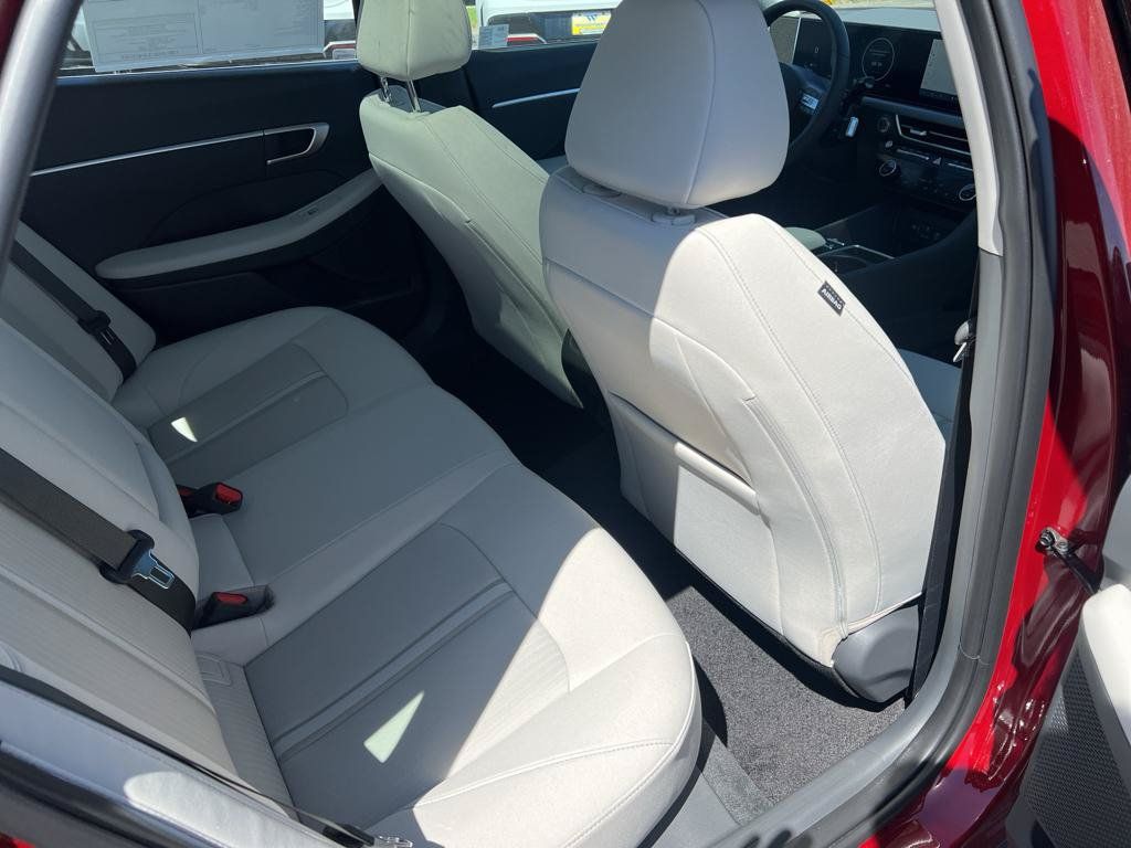 New 2024 Hyundai Sonata SEL w/ Convenience Package FWD image 16