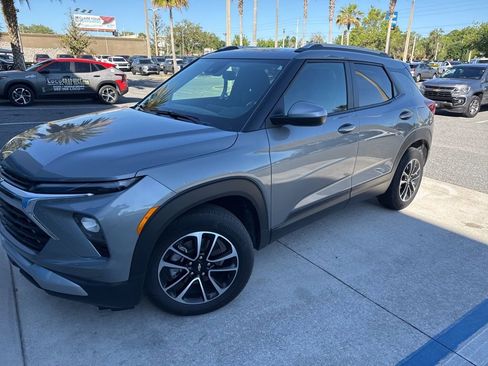 Used 2025 Chevrolet TrailBlazer LT w/ Convenience Package FWD image 1
