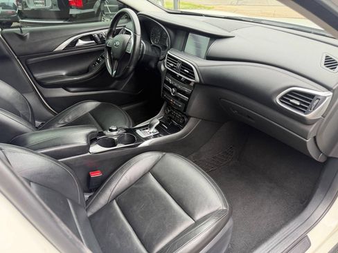 Used 2018 INFINITI QX30 AWD w/ Cargo Package image 7