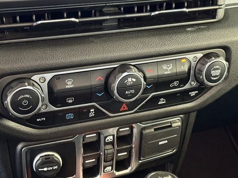 Used 2024 Jeep Wrangler Unlimited AWD/4WD image 20