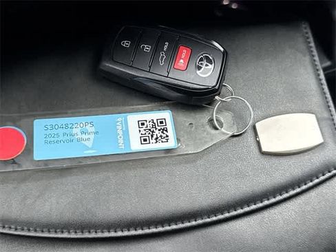 Used 2025 Toyota Prius Plug-In Hybrid image 27