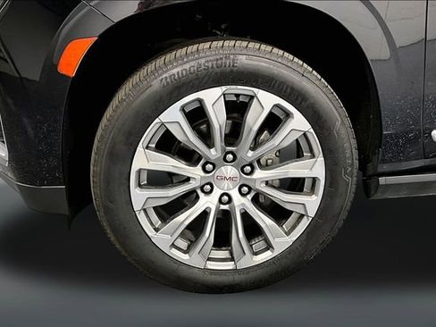 Used 2021 GMC Yukon Denali w/ Denali Premium Package AWD/4WD image 32