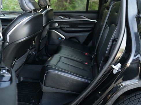 Used 2022 Jeep Grand Cherokee Overland w/ Luxury Tech Group IV image 34