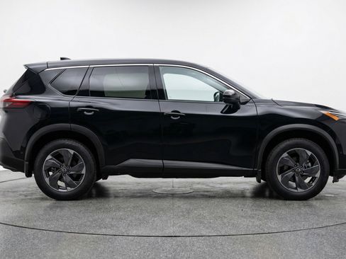 Used 2025 Nissan Rogue SV AWD/4WD image 11