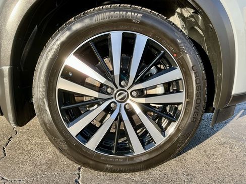 Used 2023 Nissan Pathfinder Platinum w/ Black Appearance Package image 13