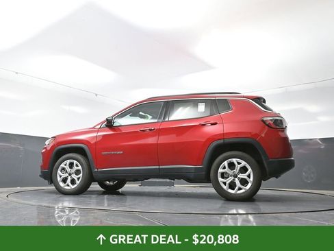 Used 2025 Jeep Compass Latitude image 60