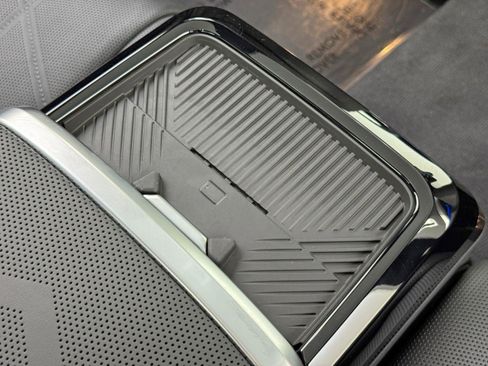 Used 2024 BMW i7 eDrive50 w/ M Sport Package image 38