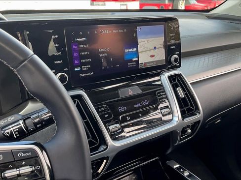 Used 2022 Kia Sorento SX image 5
