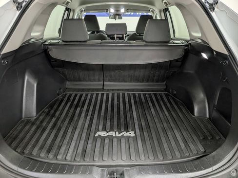 Used 2022 Toyota RAV4 XLE image 21