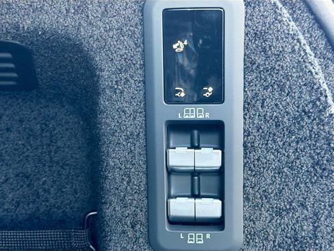 New 2026 Land Rover Range Rover Long Wheelbase SE AWD/4WD image 12