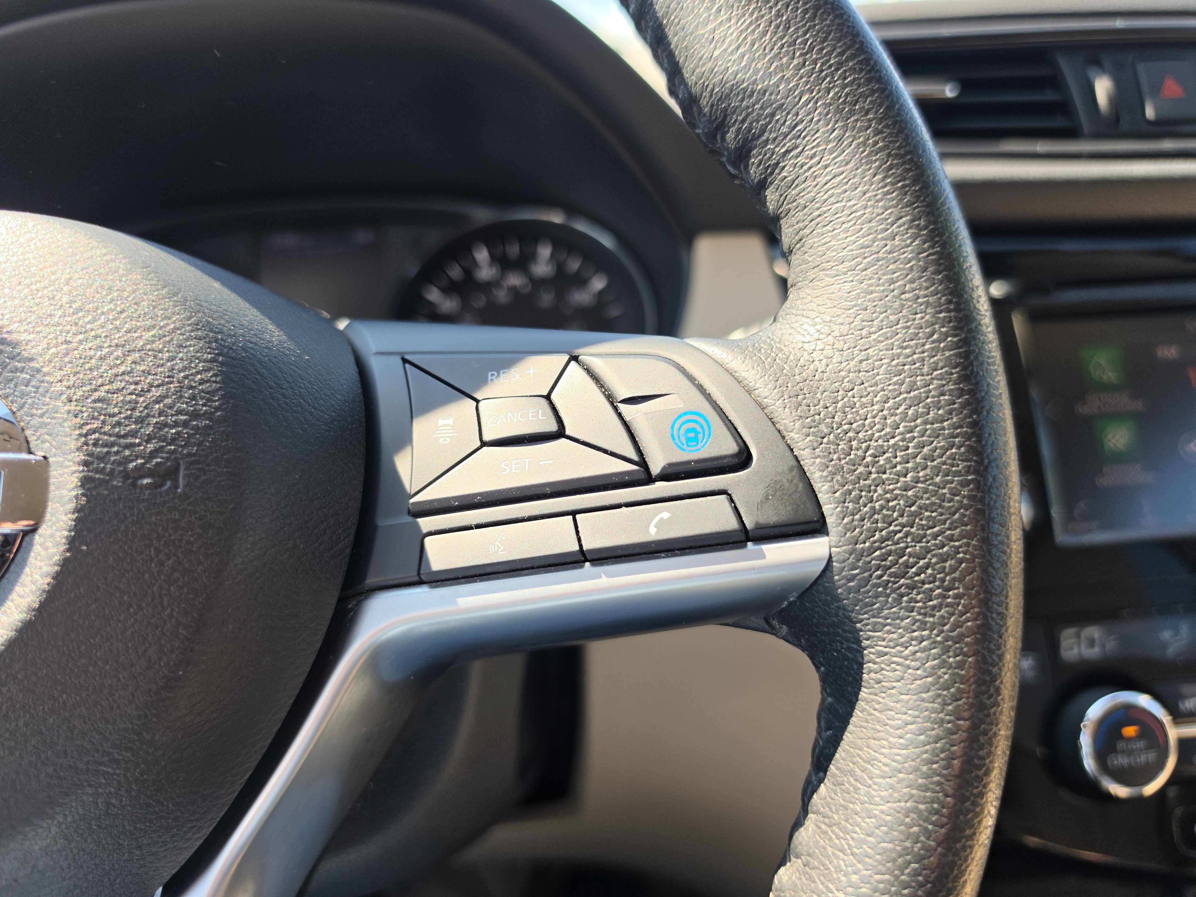 Used 2019 Nissan Rogue SL AWD/4WD image 22