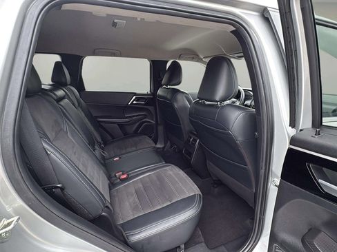 Used 2024 Mitsubishi Outlander SE image 32