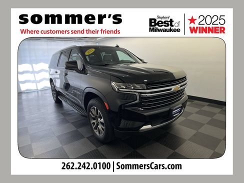 Used 2022 Chevrolet Suburban LT w/ LT Signature Plus Package AWD/4WD image 1